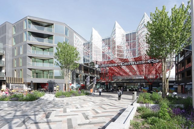 Foto 1: Almere - Stationsplein - Foto 1