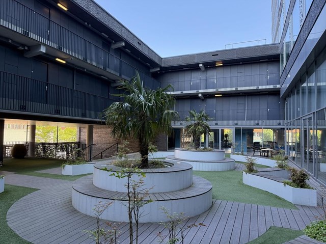 Foto 2: Amsterdam - August Allebeplein - Foto 2