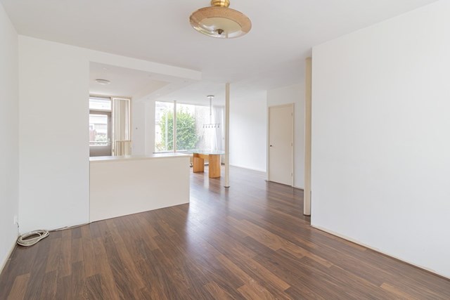 Foto 2: Uithoorn - Van Eerbeeklaan - Foto 2