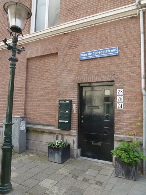 Foto 2: Den Haag - Van de Spiegelstraat - Foto 2