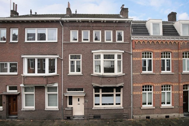 Foto 2: Maastricht - Burgemeester Ceulenstraat - Foto 2
