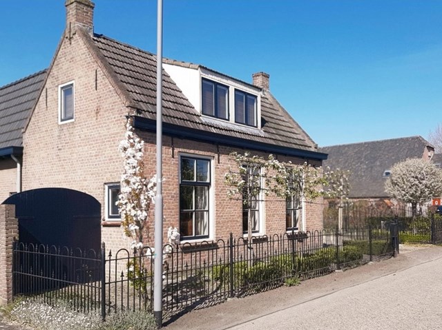 Foto 1: Made - Voorstraat - Foto 1