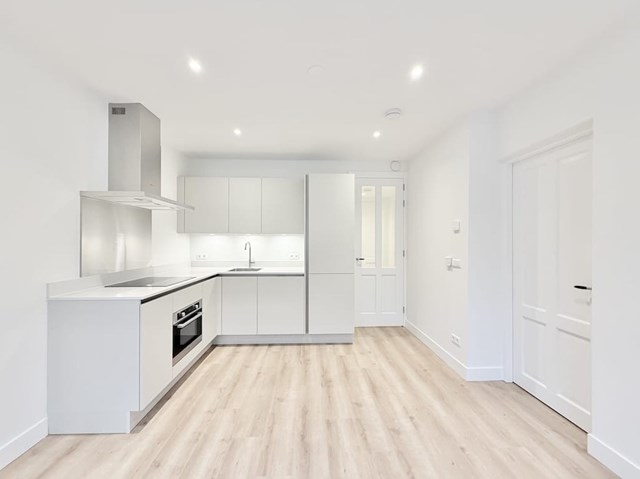 Foto 2: Amsterdam - Van Spilbergenstraat - Foto 2