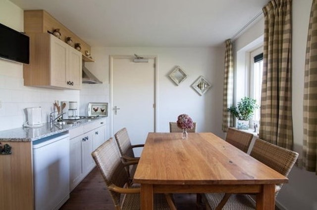 Foto 1: Monnickendam - Overleek - Foto 1