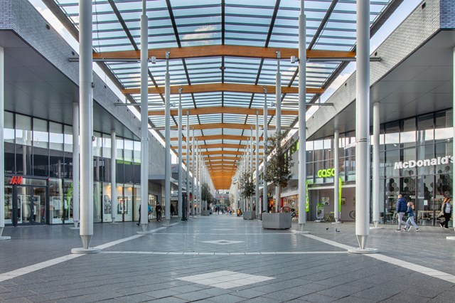 Foto 2: Eindhoven - Winkelcentrum Woensel - Foto 2