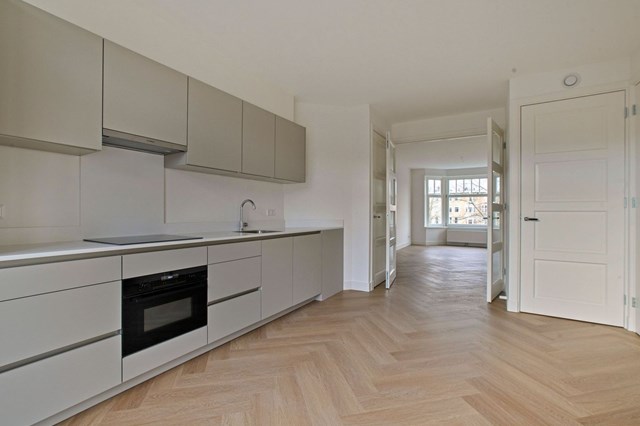 Foto 2: Amsterdam - Van Tuyll van Serooskerkenweg - Foto 2