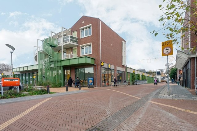 Foto 2: Westervoort - Dorpsplein - Foto 2
