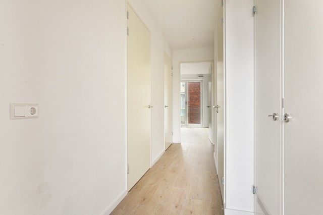 Foto 2: Diemen - Karel Appelhof - Foto 2