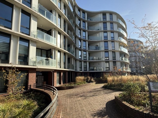 Foto 1: Amsterdam - Vrouwengelukhof - Foto 1
