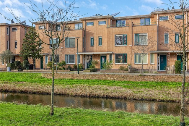Foto 1: Voorburg - Monseigneur van Steelaan - Foto 1