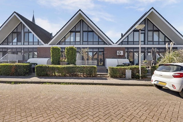 Foto 1: Reeuwijk - Dr. Marga Klompéhof - Foto 1