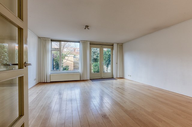 Foto 2: Voorburg - Monseigneur van Steelaan - Foto 2