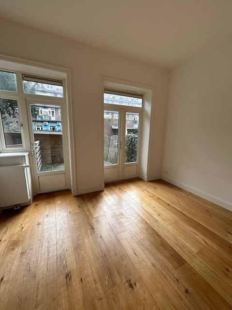 Foto 5: Amsterdam - Bloys van Treslongstraat - Foto 5