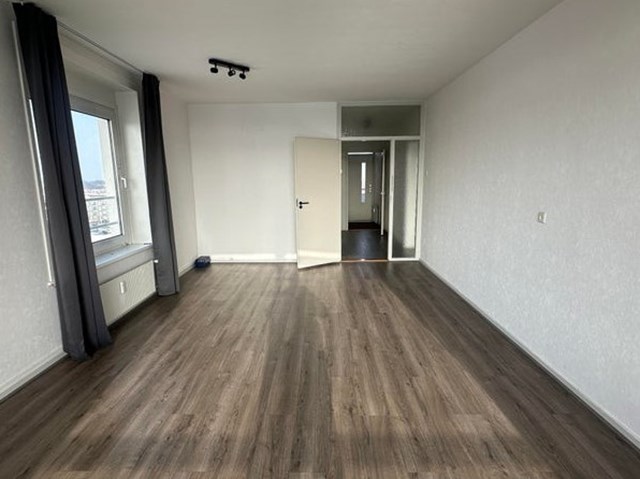 Foto 1: Leeuwarden - Van Harinxmaplein - Foto 1