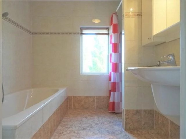 Foto 3: Utrecht - Walter Kollolaan - Foto 3