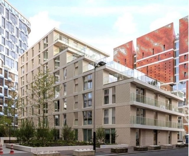 Foto 1: Amsterdam - Rosy Wertheimstraat - Foto 1