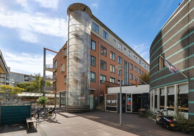 Foto 1: Amsterdam - Belgiëplein - Foto 1