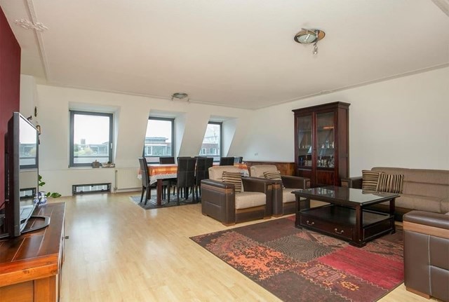 Foto 2: Amsterdam - Valkenburgerstraat - Foto 2