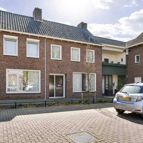 Nederweert, St. Antoniusplein, eengezinswoning - foto 1